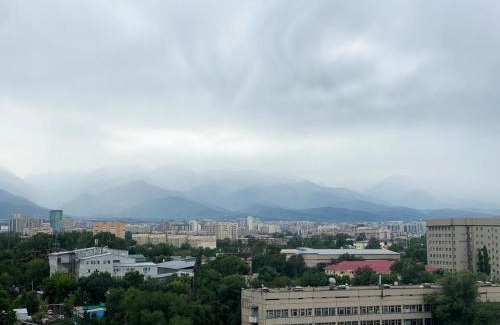 Almaty Apartamento | MEDINAHOTELKZ, #69, вид на горы и закат, до арбата 15 мин пешком, HALAL