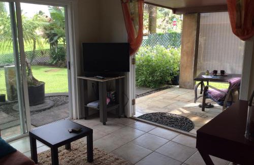 Kapoho Casa | Mediteranean style Ohana Rental/Garden Bungalow in Pahoa
