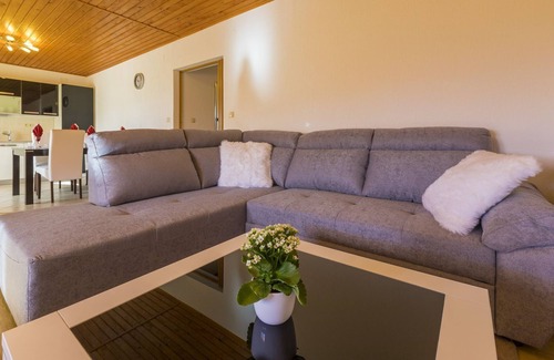 Povile Apartamento | Piso mediterráneo a 470 metros de la playa con vistas al mar, cuna, barbacoa