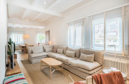 El Guinardo Apartamento | Mediterranean Retreat with 4-Bedroom, 3-Bath Apartment in Barcelona
