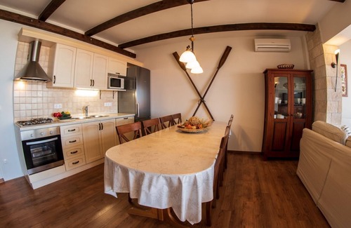 Pakostane Apartamento | VILLA KRPETA, apartamento "Pakostane" con 3 dormitorios y 2 baños NUEVO