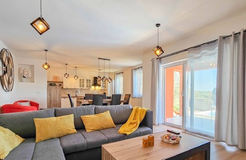 Karigador Casa | Casa de vacaciones mediterránea a 800 metros de la playa con piscina privada y apta para perros