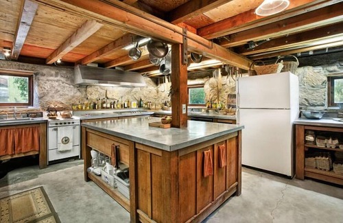 St. Helena Casa | Mediterranean Villa with Pool and Vineyard