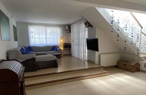 Cabrils Casa | Villa mediterránea con piscina decorada con estilo