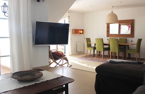 Cabrils Casa | Villa mediterránea con piscina decorada con estilo