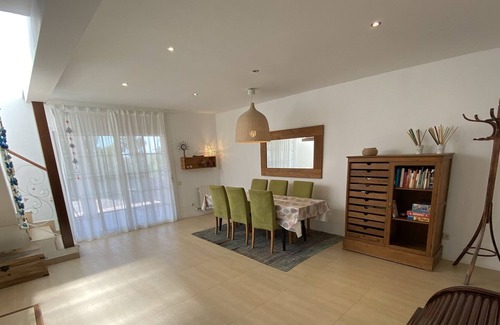 Cabrils Casa | Villa mediterránea con piscina decorada con estilo