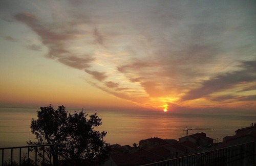 Cerbere Villa | Villa mediterránea con piscina y magníficas vistas al mar.