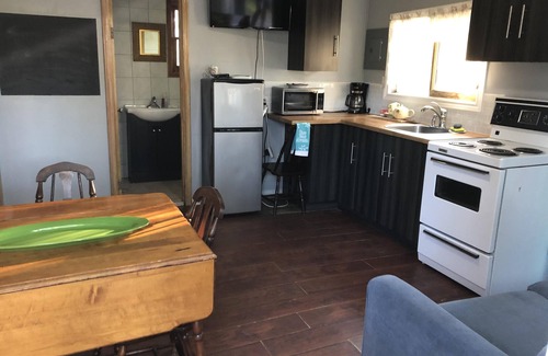 Wasaga Beach Cabaña | Medium Cottage, 2 min Walk to Beach, BCC #3
