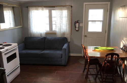 Wasaga Beach Cabaña | Medium Cottage, 2 min Walk to Beach, BCC #3