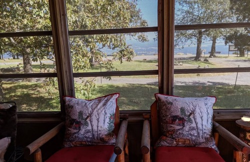 Dardanelle Cabina | Meek's Mountaintop Retreat - Mt Nebo State Park - Sunrise Point - Historic Home