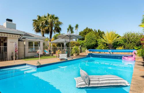 Edgemead Apartamento | Meerendal Cottage-Affordable Luxury-Private Garden with Pool & Hot Tub