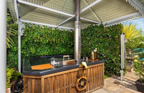 Edgemead Apartamento | Meerendal Cottage-Affordable Luxury-Private Garden with Pool & Hot Tub