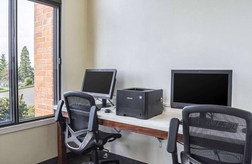 Sunnyside Casa | Meet for business or pleasure near the Clackamas Town Center