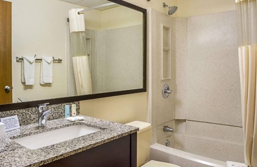 Sunnyside Casa | Meet for business or pleasure near the Clackamas Town Center