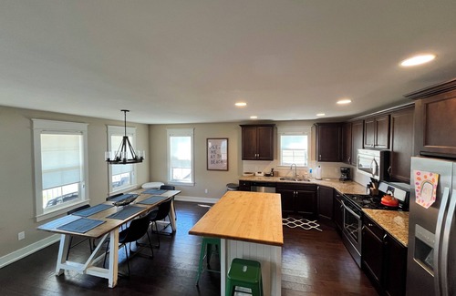 Benton Harbor Casa | Meet Me at the Beach-3BD/3.5 Bath-Across street from Golf/Lake/Jean Klock Beach