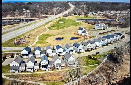 Benton Harbor Casa | Meet Me at the Beach-3BD/3.5 Bath-Across street from Golf/Lake/Jean Klock Beach