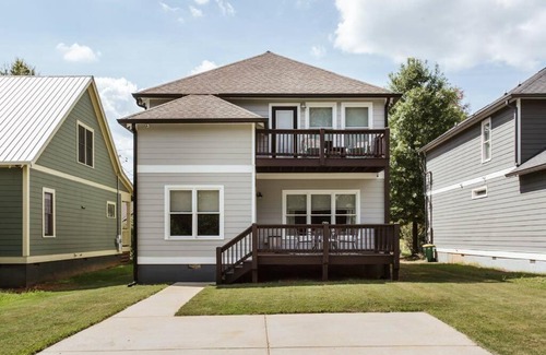 Athens Casa | Meet Me in Athens I Beautiful 4-Bdrm House I 1 Mile to DT and Mins to UGA