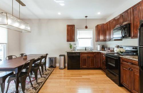 Athens Casa | Meet Me in Athens I Beautiful 4-Bdrm House I 1 Mile to DT and Mins to UGA
