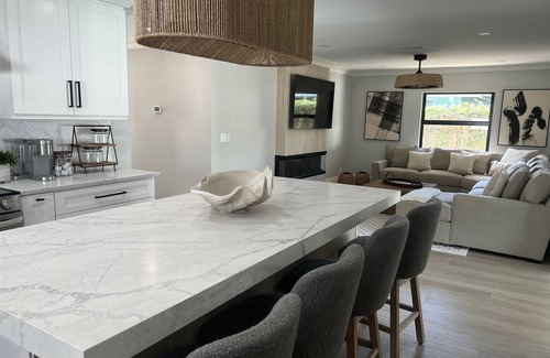Naples Park Cabaña | Meg’s Beach Cottage- Walk/Bike to Vanderbilt Beach. Heated Pool/ Pool Table