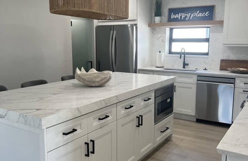 Naples Park Cabaña | Meg’s Beach Cottage- Walk/Bike to Vanderbilt Beach. Heated Pool/ Pool Table