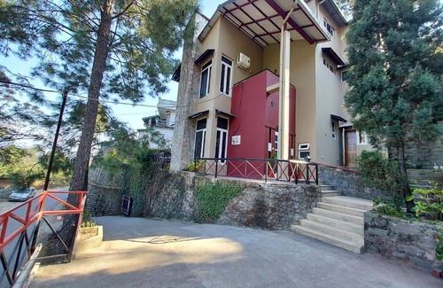 Kasauli Cama Y Desayuno | Mehar Villa 3BHK with Private Cook, Garden, Views