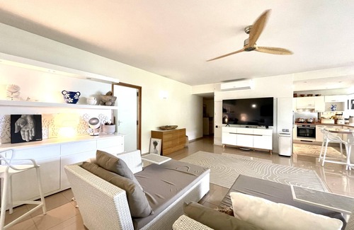 Punaauia Condominio | Meherio Beach Carlton- Tahiti - beachfront luxury residence & pool