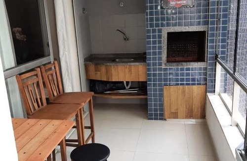 Andorinha Apartamento | Meia Praia - apartamento com sacada ampla e churrasqueira, próximo a praia e a avenida principal.