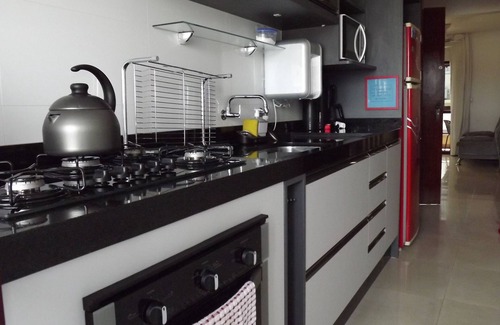 Castelo Branco Apartamento | Meia Praia-Itapema / SC (TV por cable + Wifi + Aire codificado + Chimenea ecológica)