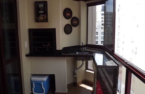 Castelo Branco Apartamento | Meia Praia-Itapema / SC (TV por cable + Wifi + Aire codificado + Chimenea ecológica)