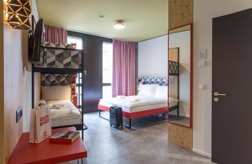 Wollishofen Hotel | MEININGER Hotel Zürich Greencity