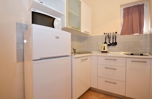 Dinjiska Apartamento | Melandura by Interhome