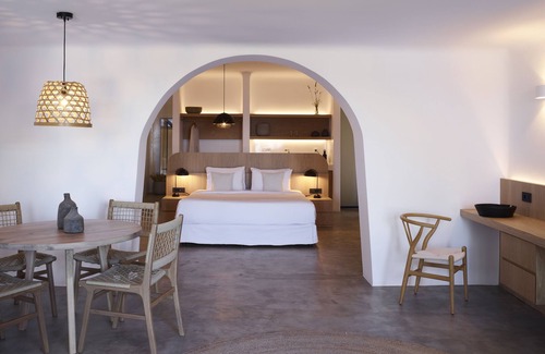 Akrotiri Hotel | Melidonia Suites