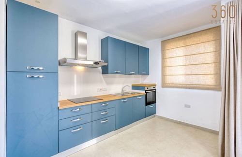 Mellieha Apartamento | Mellieha 3BR home with Rooftop Pool Access w/AC's