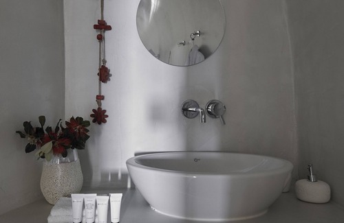 Finikia Hotel | Mellow Luxury Cave