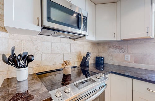 Bayou Oaks Casa | Mellow Memories | Sun-filled house in Sarasota with al fresco dining & hammock