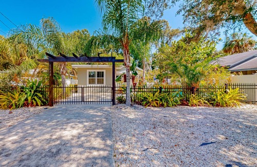 Bayou Oaks Casa | Mellow Memories | Sun-filled house in Sarasota with al fresco dining & hammock