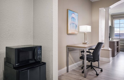 El Lago Hotel | Melrose @ Seabrook, BW Signature Collection