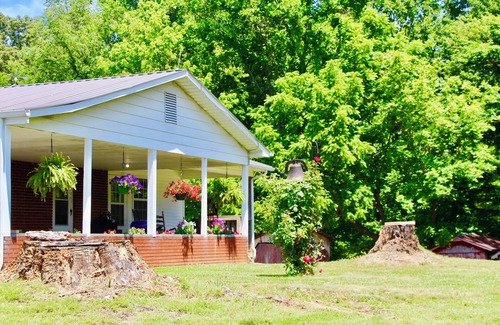 Byrdstown Casa | Mema and Pa’s Place