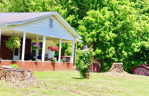 Byrdstown Casa | Mema and Pa’s Place