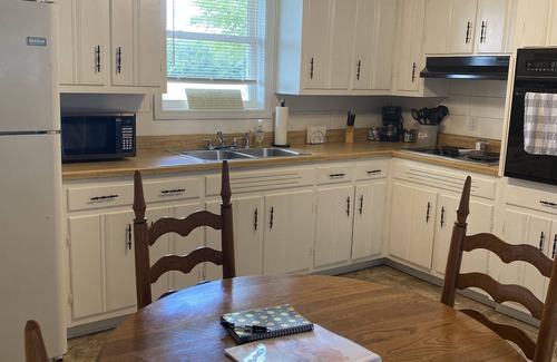Decherd Casa | Meme's Place- 6 miles from The Caverns!