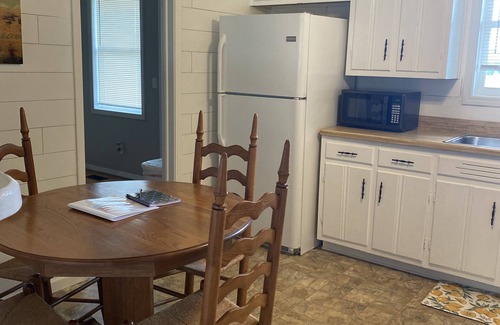 Decherd Casa | Meme's Place- 6 miles from The Caverns!