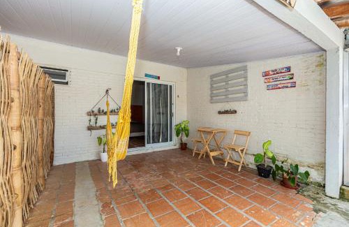Pontal do Parana Casa | Memora Guesthouse Pontal do Paraná - Suíte a duas quadras da Praia e perto da Ilha do Mel