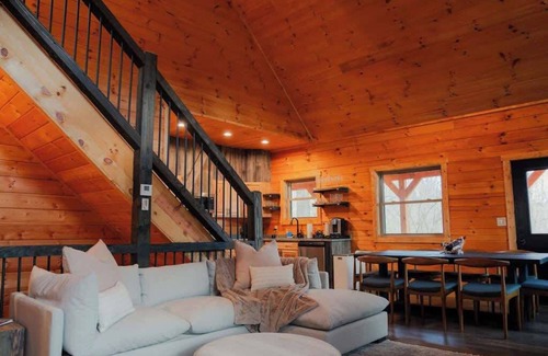 McArthur Cabina | Memories at Hillside | Modern Cabin Hocking Hills