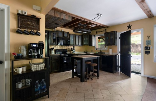 Mount Berry Cabina | Memories in the Woods | Cozy Cabin Retreat on 5 Acres