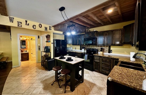 Mount Berry Cabina | Memories in the Woods | Cozy Cabin Retreat on 5 Acres