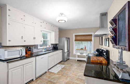 Clarksville Casa | Memories on Madison | Entire Home w/ Game Room & Outdoor Fire Pit (102 Madison Ter)