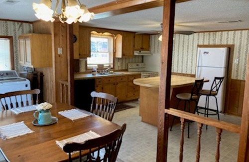 Shallotte Casa | Memories on Main -Located halfway between Ocean Isle Beach and Holden Beach
