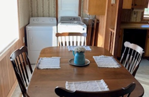 Shallotte Casa | Memories on Main -Located halfway between Ocean Isle Beach and Holden Beach