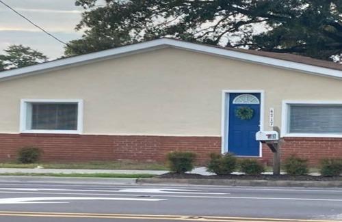 Shallotte Casa | Memories on Main -Located halfway between Ocean Isle Beach and Holden Beach