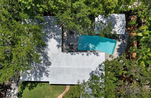 Southwest Coconut Grove Casa | Memory Lane Cozy Home with Pool Lush South Miami